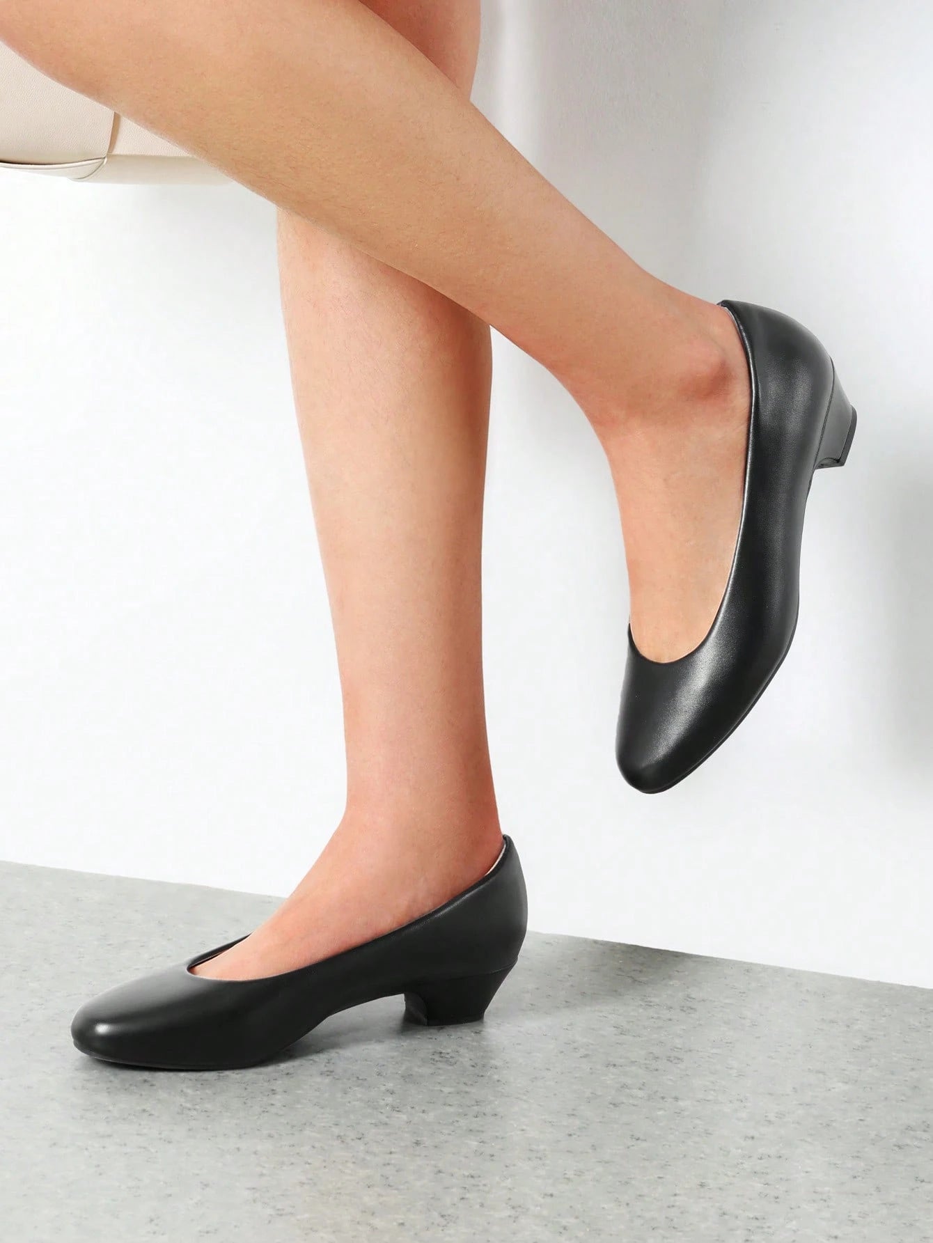 Women's Wide Fit Low Chunky Heel Pump Elegant Solid Color Shoes