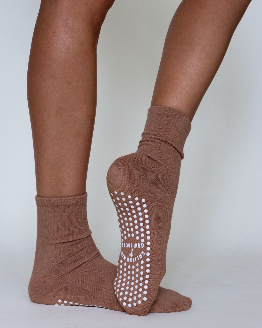 The Everyday Grip Socks - Mocha
