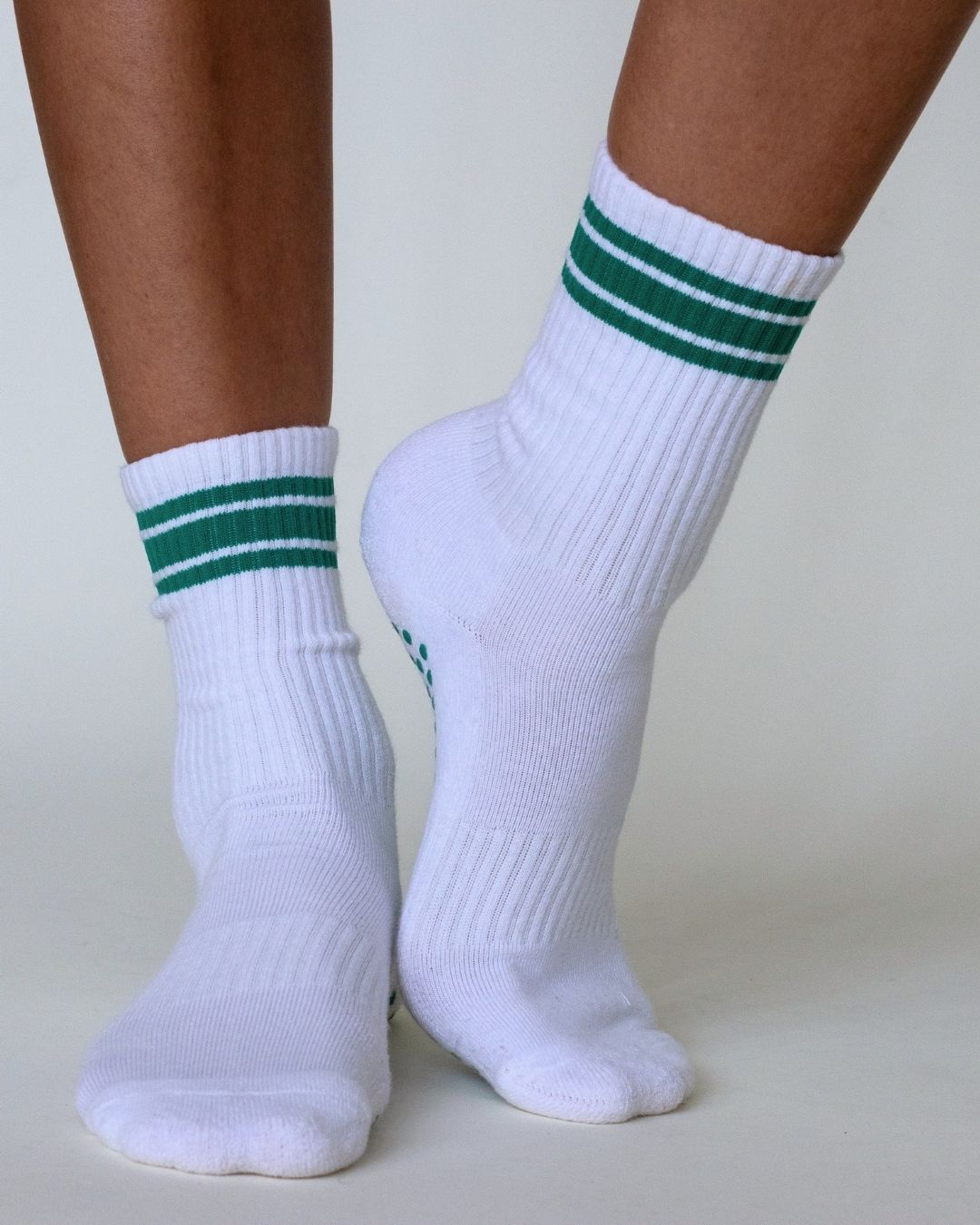 The Retro Grip Socks - Kelly Green Stripes