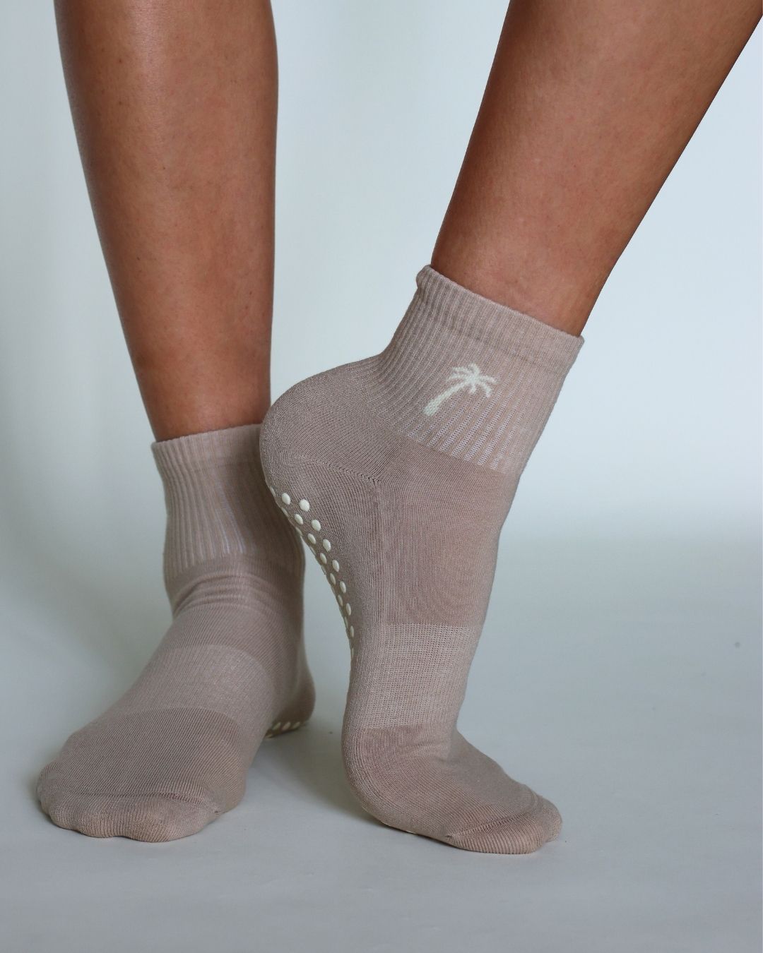 The Palm Shortie Grip Socks - Tan