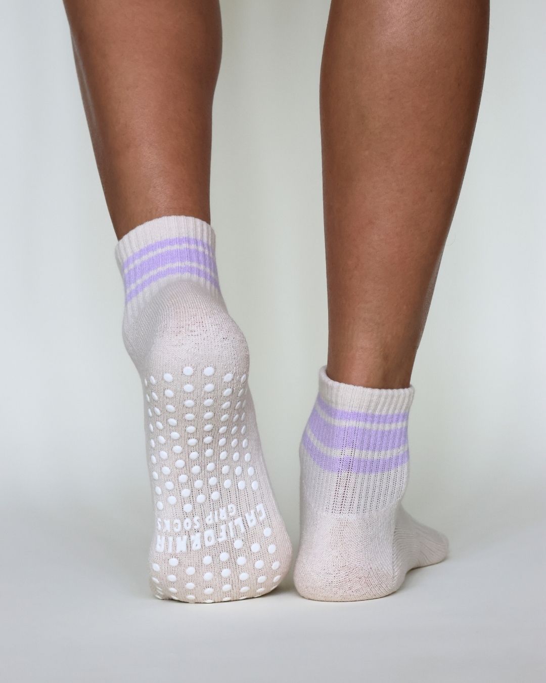 The Retro Shortie Grip Socks - Off White & Lilac