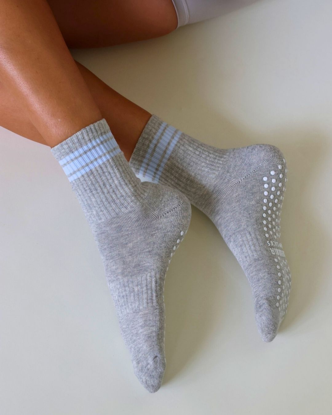 The Retro Midi Grip Socks - Blue & Grey
