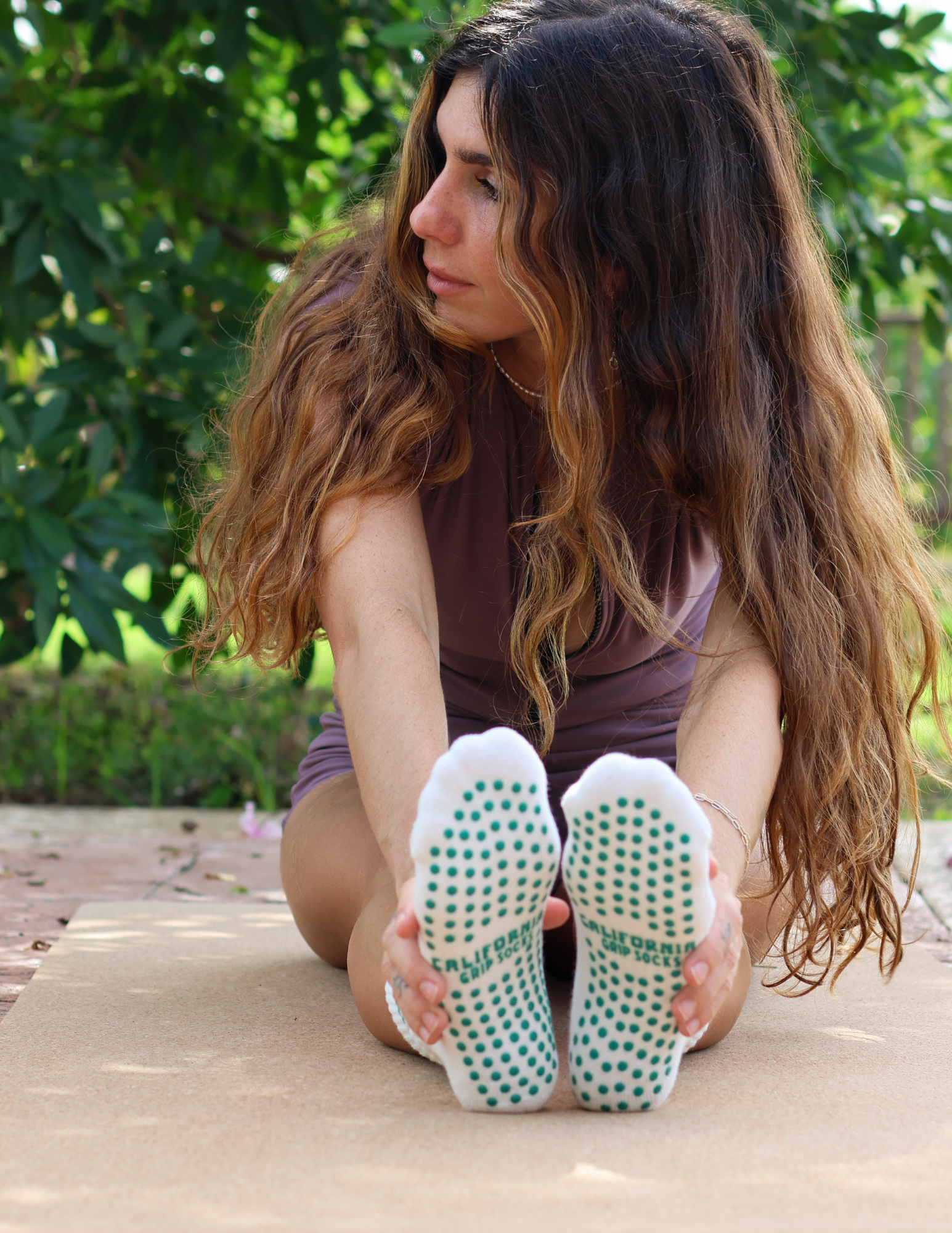 The Retro Grip Socks - Kelly Green Stripes