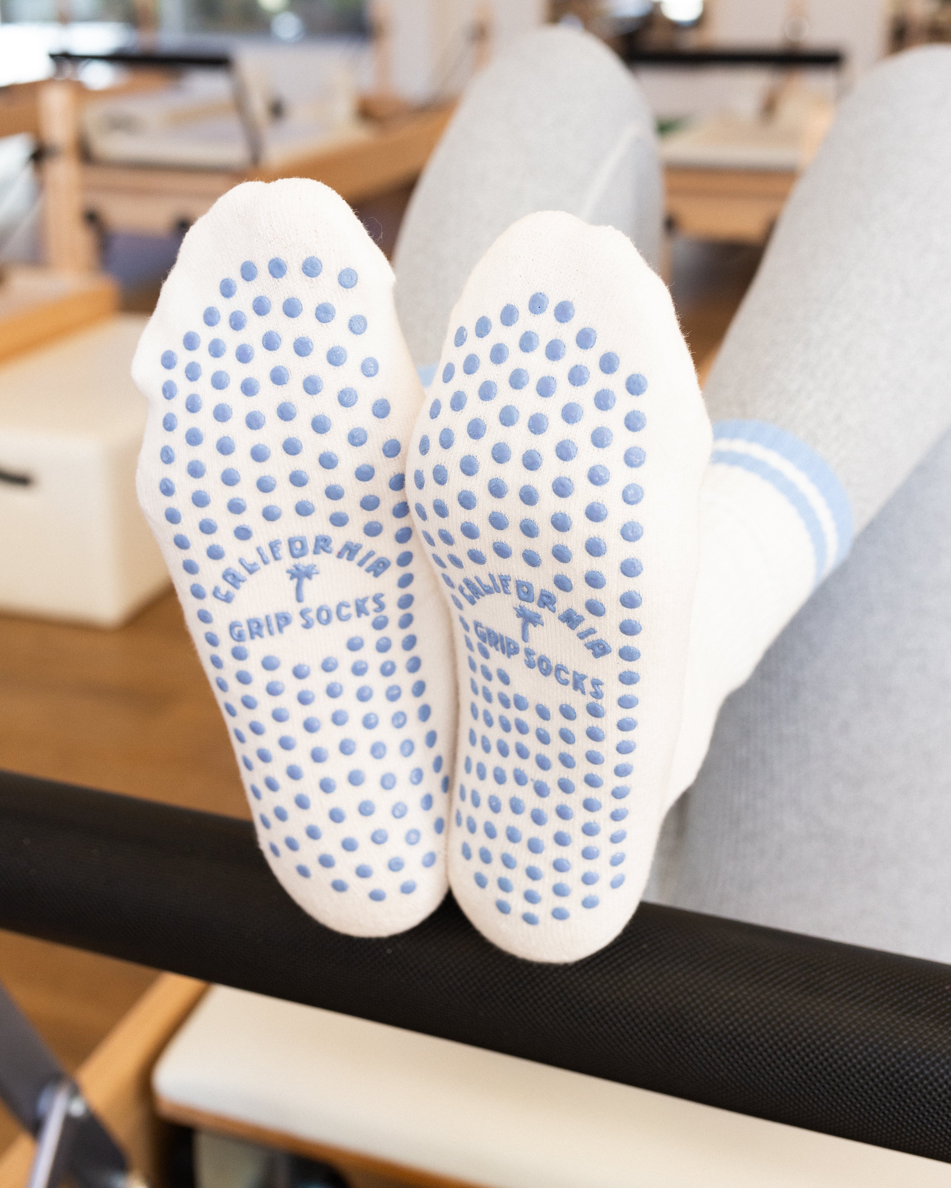 The Classic Grip Socks - Blue Stripes